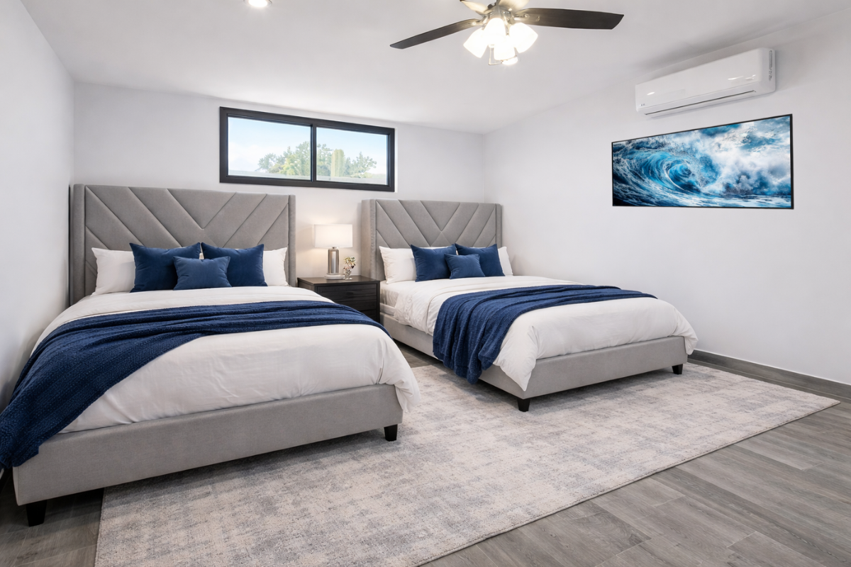 Mountain view double queen suite with ensuite bath